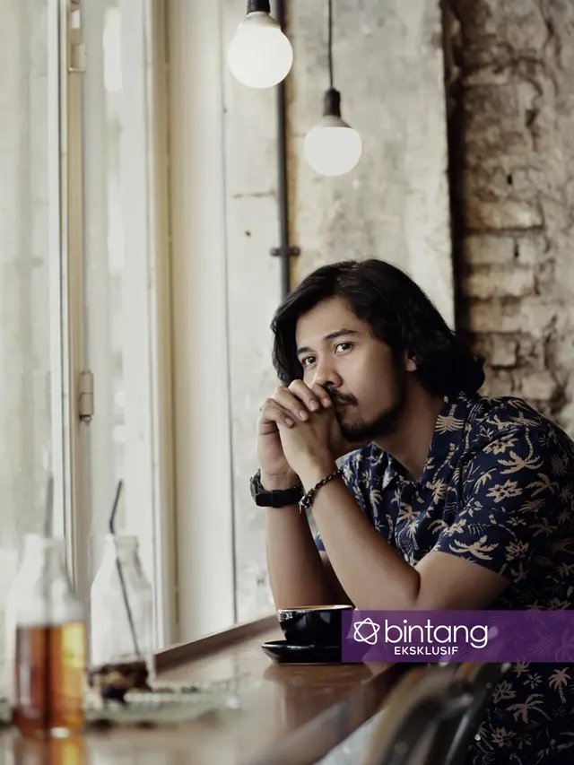 [Bintang] Eksklusif, Chicco Jerikho Sembunyikan Ketampanan di Balik Layar