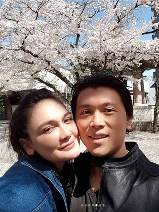 [Bintang] Luna Maya dan Reino Barack