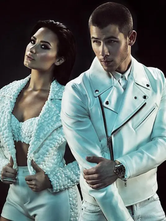Bahkan Nick Jonas, pria yang sempat digosipkan pernah dekat dengan Demi pun mengirimkan dukungannya lewat Instagram. (instagram/ddlovato)