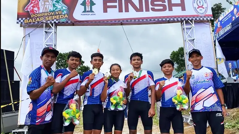 Atlet MTB Xco Kabupaten Lumajang boro medali di Cabor MTB Xco dalam ajang kejuaraan Pekan Olahraga Provinsi Jawa Timur ke VII tahun 2022 (Istimewa)