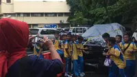 Mobil Nahas Setya Novanto Jadi Sasaran Berfoto Murid SD