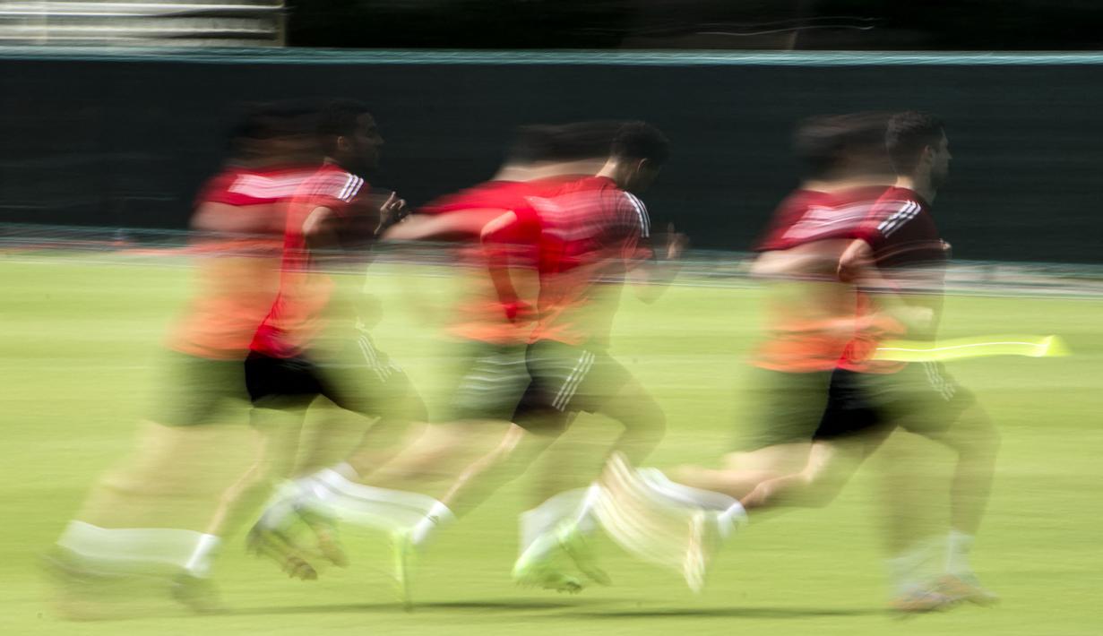 Para pemain Wales sedang melakukan sesi latihan yang berlangsung di pusat olahraga Acqua Acetosa, Roma pada Rabu (23/06/2021), selama kejuaraan sepak bola Eropa UEFA EURO 2020. (AFP/Tiziana Fabi)