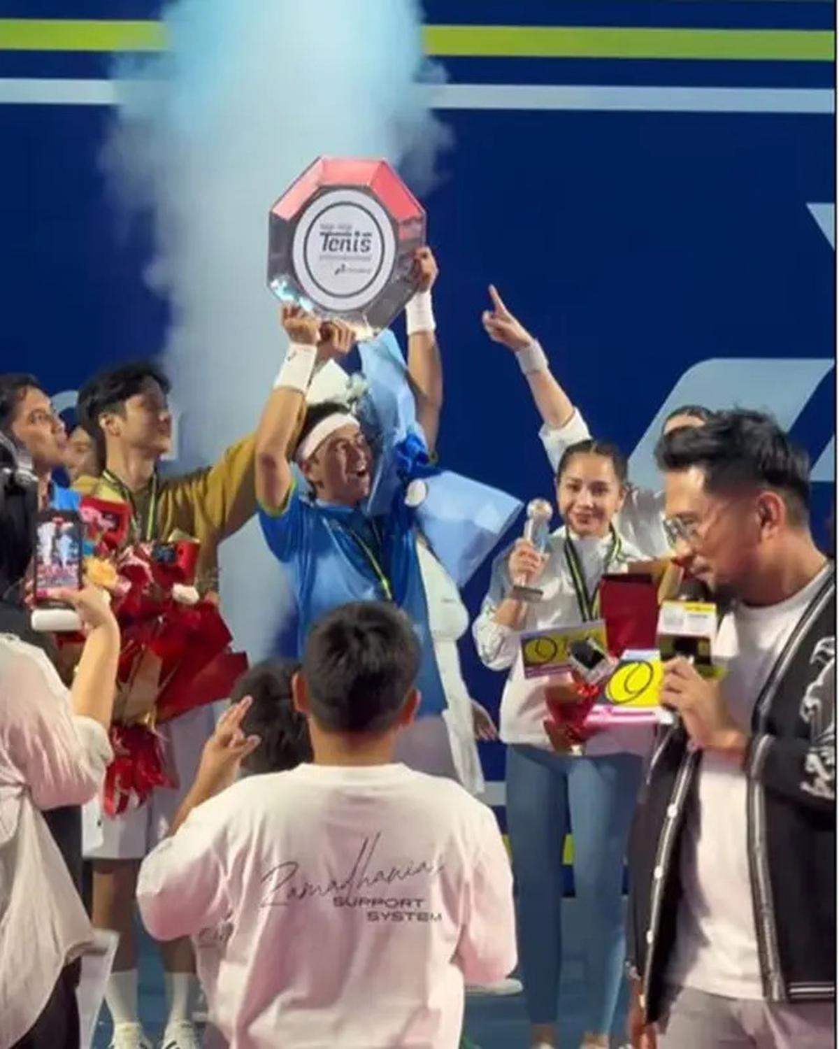 6 Potret Raffi-Nia di Lagi-Lagi Tenis Internasional, Kalahkan Pemeran Logan Lee