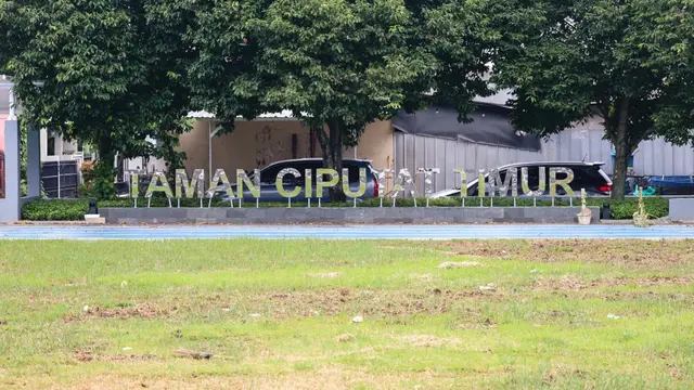 Tiga kawasan yang sebelumnya telantar dan kumuh di revitalisasi  menjadi ruang terbuka hijau (RTH) di Kota Tangsel. (Liputan6)