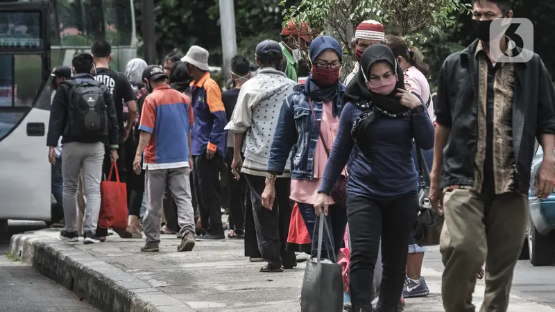 Suasana Arus Balik Liburan di Terminal Kampung Rambutan