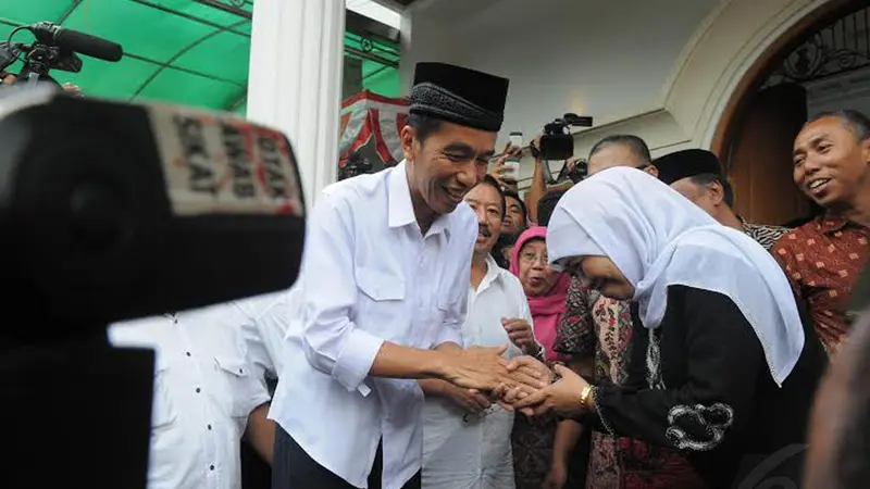 Jokowi Pilih Khofifah Jadi Juru Bicara