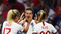 Striker timnas putri Inggris Ellen White (tengah) mencetak gol pada semifinal Piala Dunia Wanita 2019 melawan AS di Stade de Lyon, Selasa (2/7/2019) atau Rabu dini hari WIB. (AFP/Franck Fife)