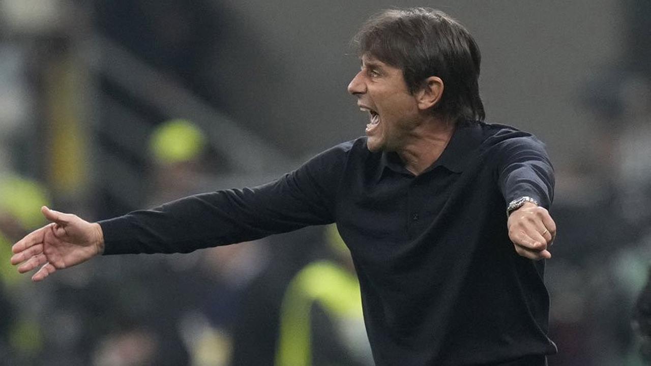 Napoli Bertenggar di Puncak Klasemen Serie A, Antonio Conte Berikan Sindiran ke Tottenham