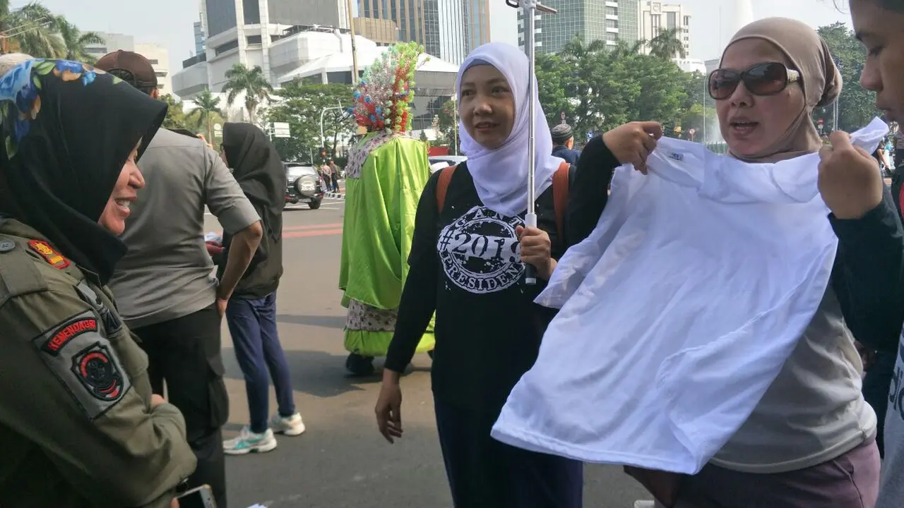 Ribuan Kaus Putih Disebar untuk Amankan CFD