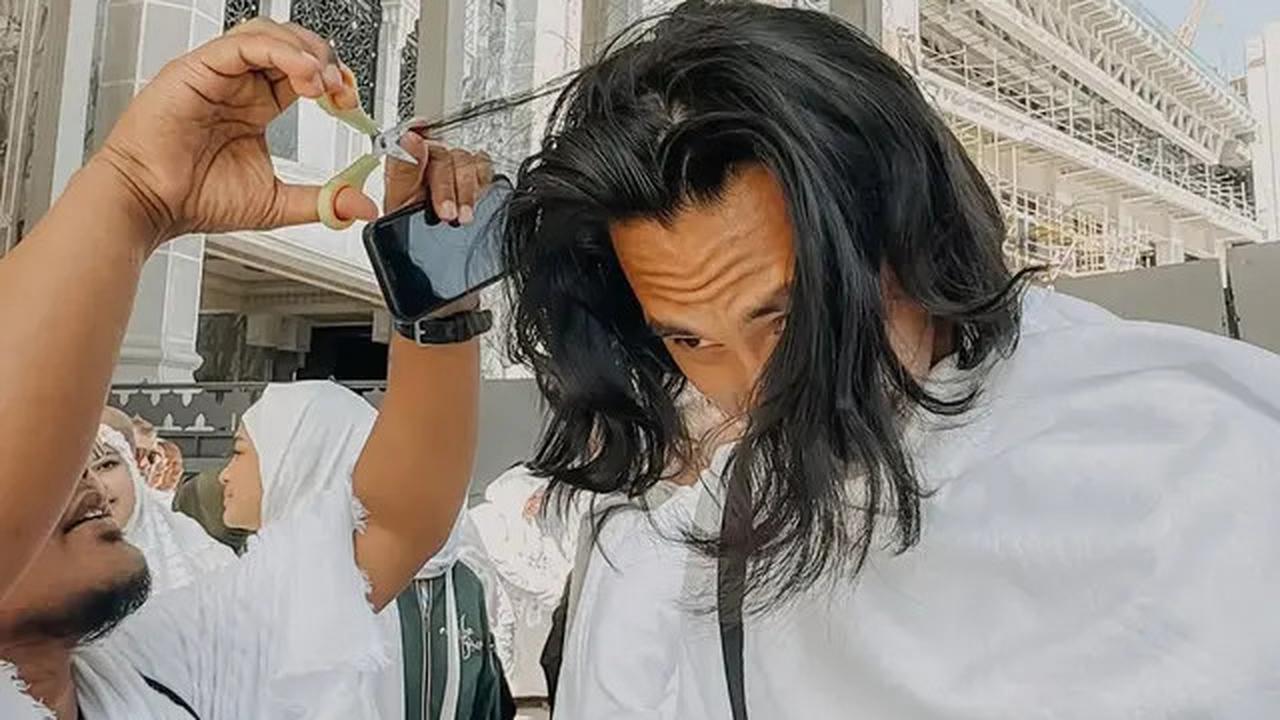 7 Potret Hana Malasan Umrah Bareng Keluarga Sean Gelael, Gaya Hijab Bikin Pangling