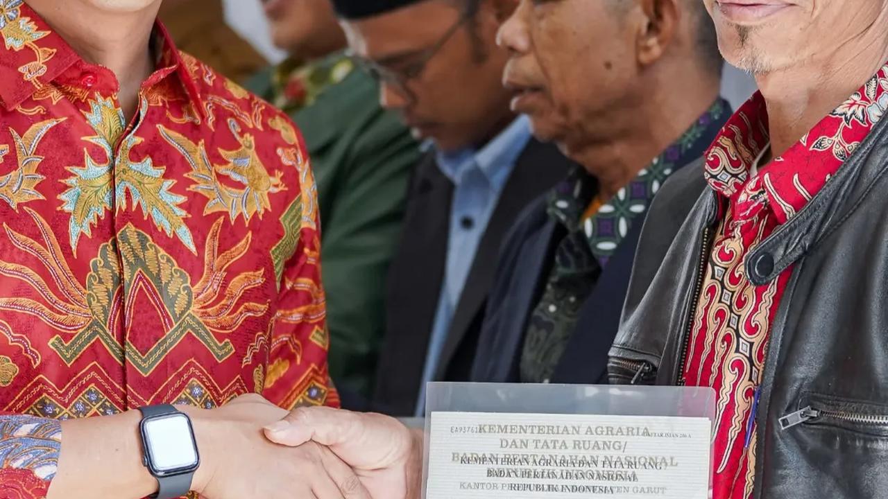 Wamen ATR/BPN Bagikan Sertifikat Wakaf: Bukti Orang Indonesia Rajin Berbagi