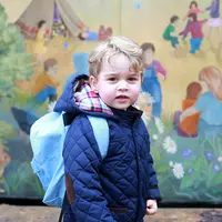 Ini saat Pangeran George masuk sekolah di Westacre Montessori School. (REX/Shutterstock/HollywoodLife)