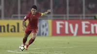 Bek Indonesia, Nurhidayat, saat melawan Uni Emirat Arab (UEA) pada laga AFC di SUGBK, Jakarta, Rabu (24/10/2018). Indonesia menang 1-0 atas UEA. (Bola.com/M Iqbal Ichsan)