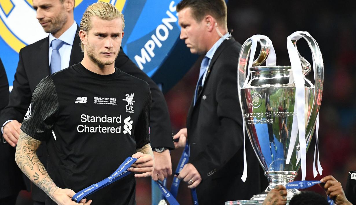 Loris Karius merupakan penjaga gawang Liverpool yang pernah melakukan dua blunder fatal di Final Liga Champion 2017/2018 melawan Real Madrid. Hingga saat ini dirinya masih berstatus kiper Liverpool, walapun sedang dipinjamkan ke klub Liga Jerman, Union Berlin. (Foto: AFP/Franck Fife)