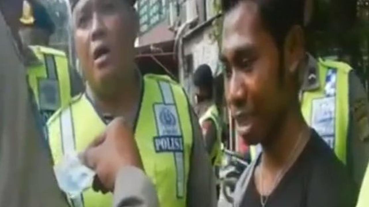 Personel Propam sempat akan membawa pria tersebut ke kantor, karena dicurigai sebagai seorang preman.