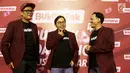 Founder & CEO Bukalapak Achmad Zaky (tengah) bersama VP of Marketing Bukalapak Bayu Syerli dan Associate VP of Brand Bukalapak, Ari K. Wibowo pada acara Badai Ratusan Miliar di STUDIO 6 EMTEK CITY, Jakarta, Kamis (26/7). (Liputan6.com/Herman Zakharia)