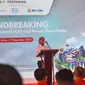Direktur Utama PT Pertamina (Persero) Nicke Widyawati saat Groundbreaking proyek Pembangkit Listrik Tenaga Panas Bumi (PLTP) Lumut Balai Unit 2 yang dilaksanakan pada Selasa (19/12) di Kabupaten Muara Enim, Sumatera Selatan.