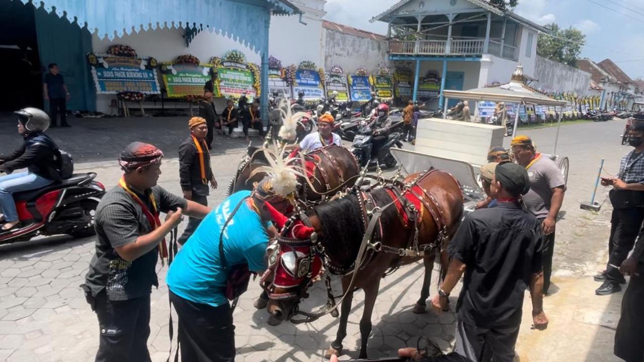 Keraton Surakarta Gelar Gladi Bersih Penarikan Kereta Jenazah Pakubuwono XIII