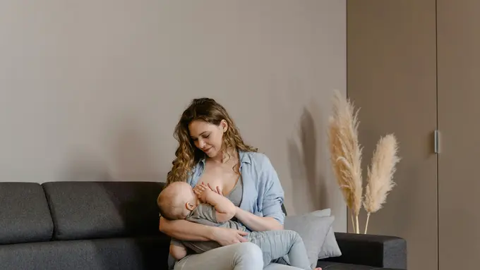 Mitos dan Fakta Pantangan Makan Ibu Menyusui: Apa Saja yang Perlu Diketahui?