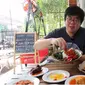 Menengok Restoran Padang Darius Sinathrya, Sajikan Rendang dan Jengkol dengan Konsep Rice Bowl. foto: Youtube 'Anak Kuliner'