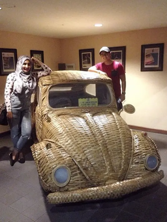 Kabar terbaru, Tania mengajukan gugatan cerai pada Tommy Kurniawan. Rumah tangga yang dibina sejak 2011 dengan dua anak itu terancam bubar melalui Pengadila Agama Tigaraksa, Tangerang. (dok. Instagram)