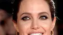 Seperti yang diwartakan Mirror.co.uk, Rabu (11/10/2017), Jolie pernah diminta tidur bersama dengan Harvey. Bahkan di sebuah kamar hotel, Jolie diminta untuk memijatkan tubuh produser ternama itu. (Instagram/angelinajolieofficial)