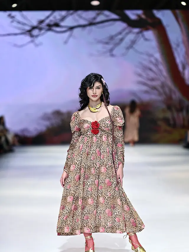 Adu Pesona Adinia Wirasti, Nadila Ernesta, Naila Alatas, dan Jihane Almira Bawakan Koleksi The Story Of di JFW 2027