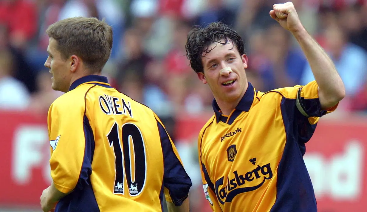 Selebrasi striker Liverpool, Robbie Fowler setelah menjebol gawang Charlton Athletic pada laga Premier League 2000/2001 di Valley Stadium (19/5/2001). Robbie Fowler total mencetak 6 gol dan 2 assist selama tampil dalam 12 laga Liverpool kontra Manchester United sepanjang sejarah Premier League Liga Inggris. Gol terakhirnya ke gawang MU dicetak pada laga pekan ke-31 Premier League 2000/2001 (31/3/2001) saat Liverpool menang 2-0. (AFP/Odd Andersen)