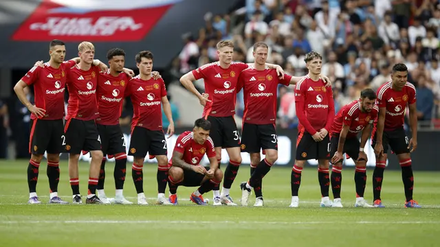 Foto: Tundukkan MU via Drama Adu Penalti, Man City Sabet Trofi Community Shield 2024