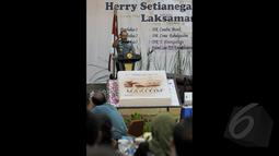 Komandan Seskoal Laksamana Muda TNI, Herry Setianegara meberikan penjelasan saat peluncuran buku berjudul "Strategi Maritim pada Perang Laut Nusantara dan Poros Maritim Dunia", Jakarta, Kamis (5/2/2015). (Liputan6.com/Andrian M Tunay)