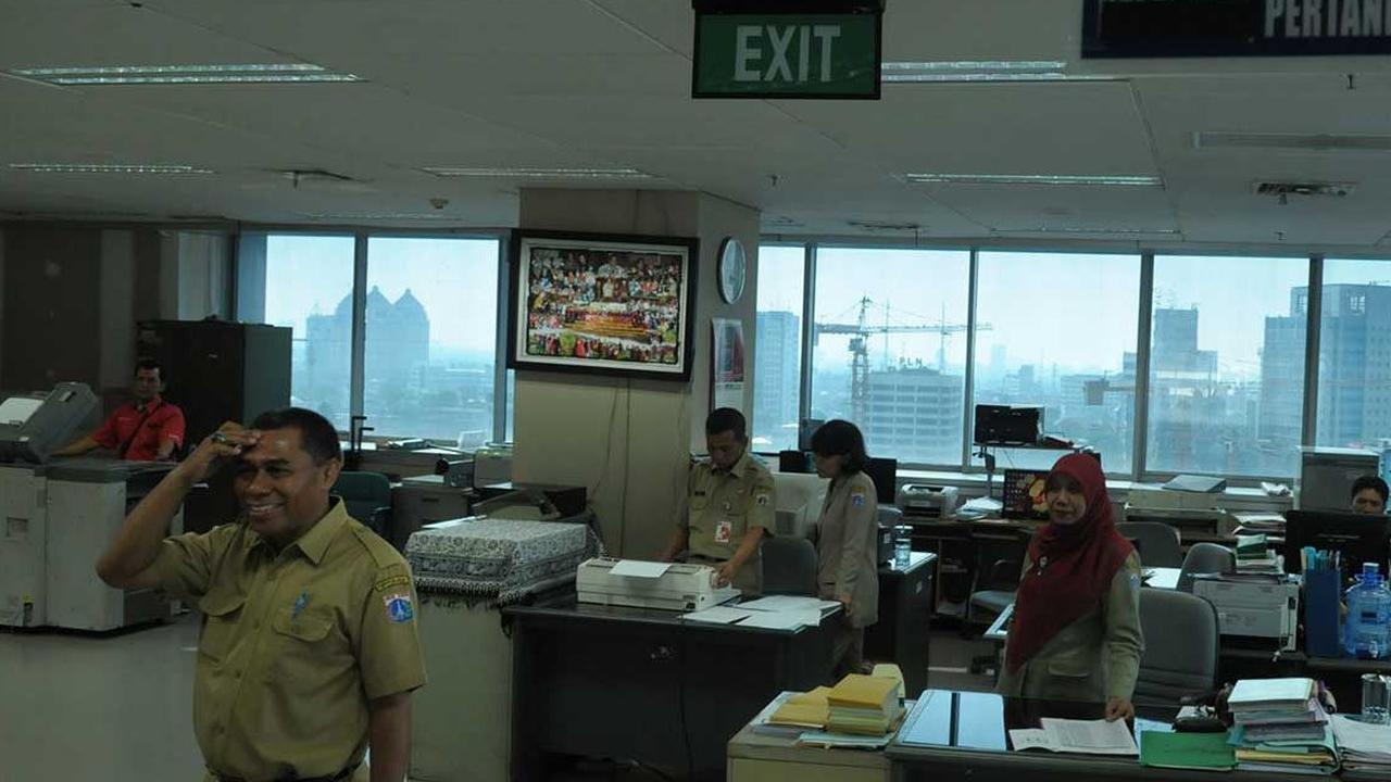 Dia mencontohkan, saat ini banyak oknum PNS dengan jabatan tinggi namun masih menerima gaji atau honor lainnya. Di sisi lain&nbsp;PNS&nbsp;dengan jabatan yang rendah memperoleh gaji dan tunjangan yang timpang.