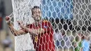 Spanyol kembali gagal memanfaatkan peluang menjadi gol saat tembakan gelandang Koke usai menerima umpan dari Jordi Alba masih melebar di sisi gawang Swedia. (Foto: AP/Pool/Pierre Philippe Marcou)