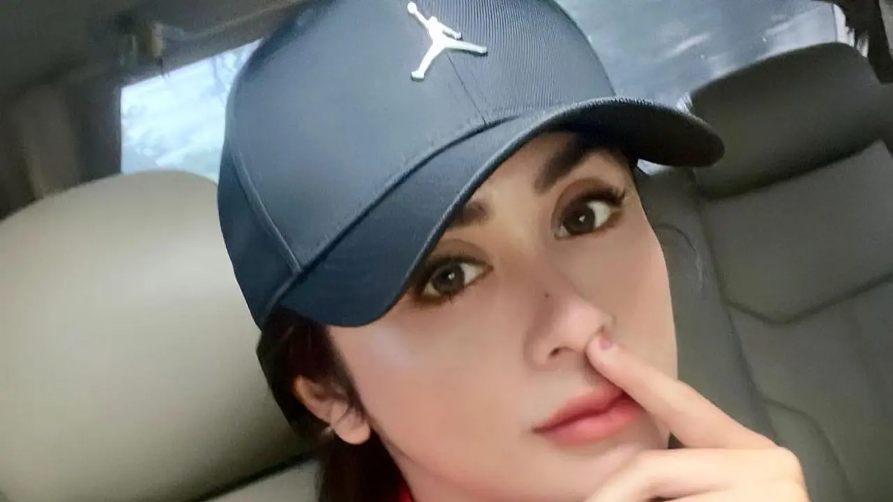 Selvi Kitty (https://www.instagram.com/p/Cil1ylGpII2/)