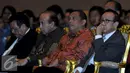 Politisi senior, Akbar Tanjung (kanan) saat menghadiri acara Dies Natalis ke-17 Universitas Bung Karno di Jakarta, Senin (25/7). (Liputan6.com/Johan Tallo)