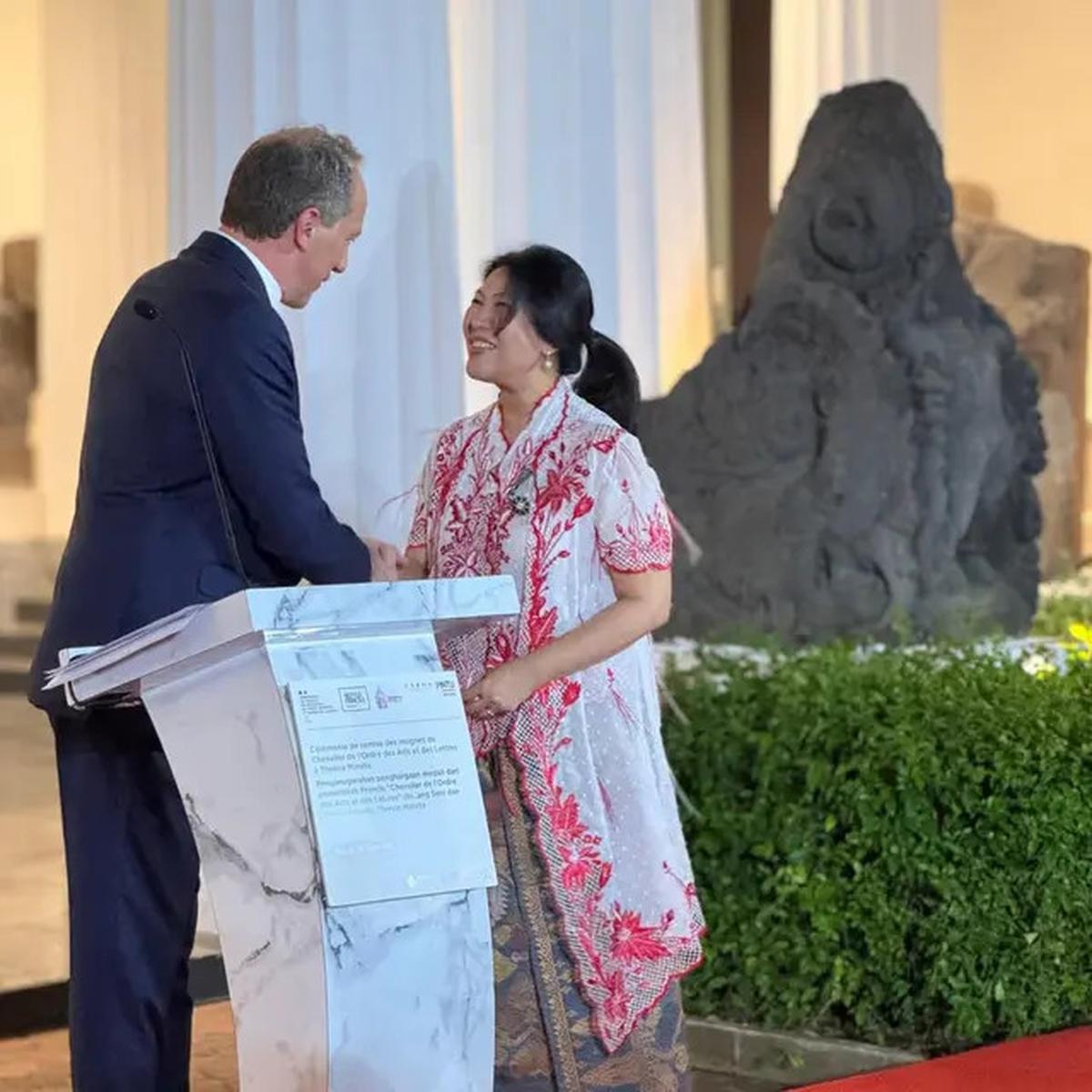 Thresia Mareta, Penulis 'Ode to Indonesian Culture' Dapat Penghargaan dari Pemerintah Prancis karena Hal Ini
