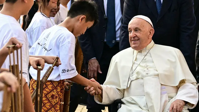 Tiba di Katedral Jakarta, Paus Fransiskus Disambut Meriah