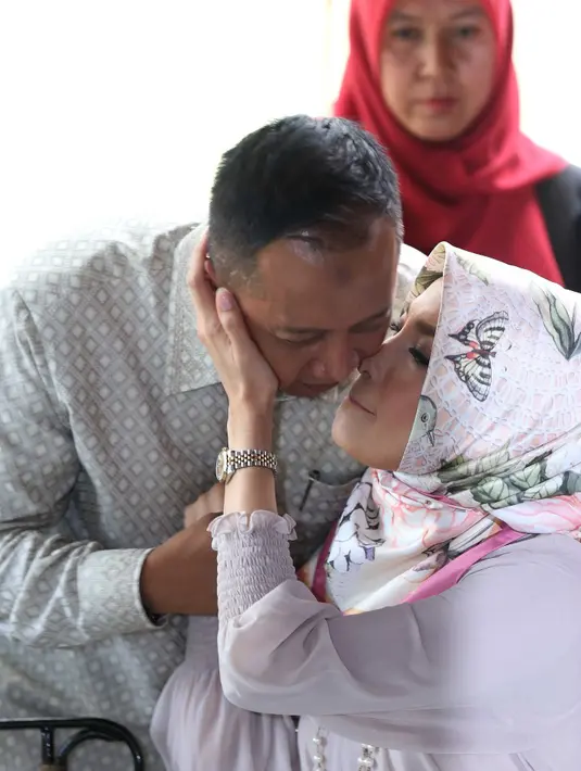 Dengan adanya pemberitaan ini, Diediet pun berharap dapat menambah rasa cinta dan kasih sayang dalam keluarga. Apalagi keluarga menjadi pondasi seseorang dalam berkarya. (Nurwahyunan/Bintang.com)