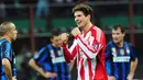 Striker Bayern Muenchen Mario Gomez meluapkan kegembiraannya setelah mencetak gol penentu kemenangan atas Inter Milan pada leg pertama babak 16 besar Liga Champions di Stadio Giuseppe Meazza, 23 Februari 2011. AFP PHOTO/GIUSEPPE CACACE