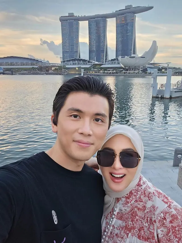 6 Potret Reino Barack Jadi Suami Siaga Selama Syahrini Hamil, Siap Menjadi Ayah