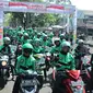 Ratusan driver grab berpartipasi pada pawai obor Asian Games 2018 di Bandung, Sabtu (11/8/2018). (Bola.com/Muhammad Ginanjar)