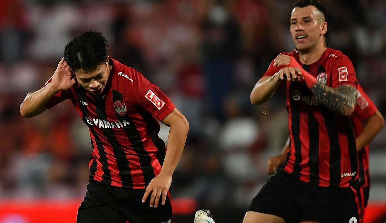 Ekanit Panya didatangkan Urawa Reds Diamond dari klub Liga Thailand, Muangthong United dengan status pinjaman hingga akhir musim 2023. Bukan tak mungkin, jika tampil sesuai harapan, ia akan mendapatkan perpanjangan kontrak atau bahkan dipermanenkan. (mtutd.com)