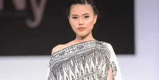 NY by Novita Yunus menampilkan koleksi Toraja Karboro di Jakarta Fashion Week 2019. (Bayu Herdianto/KLY)