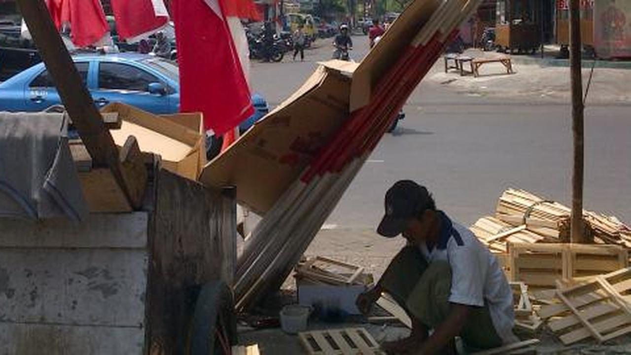Nestapa penjual Merah Putih jelang Lebaran
