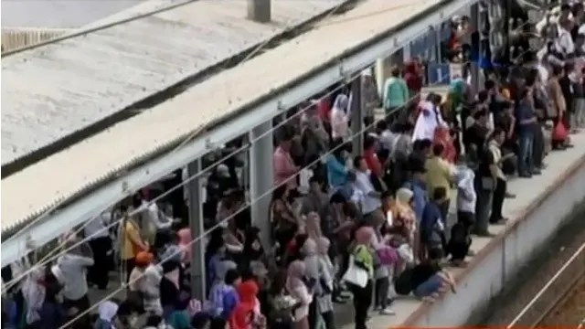 Segmen 2: Gangguan Sinyal Commuter Line hingga Bentrokan Warga di Lampung