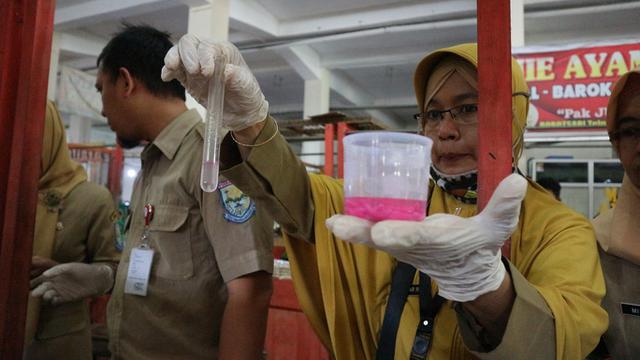Makanan berpewarna tekstil beredar luas di Purbalingga. (Foto: Liputan6.com/Dinkominfo PBG/Muhamad Ridlo)
