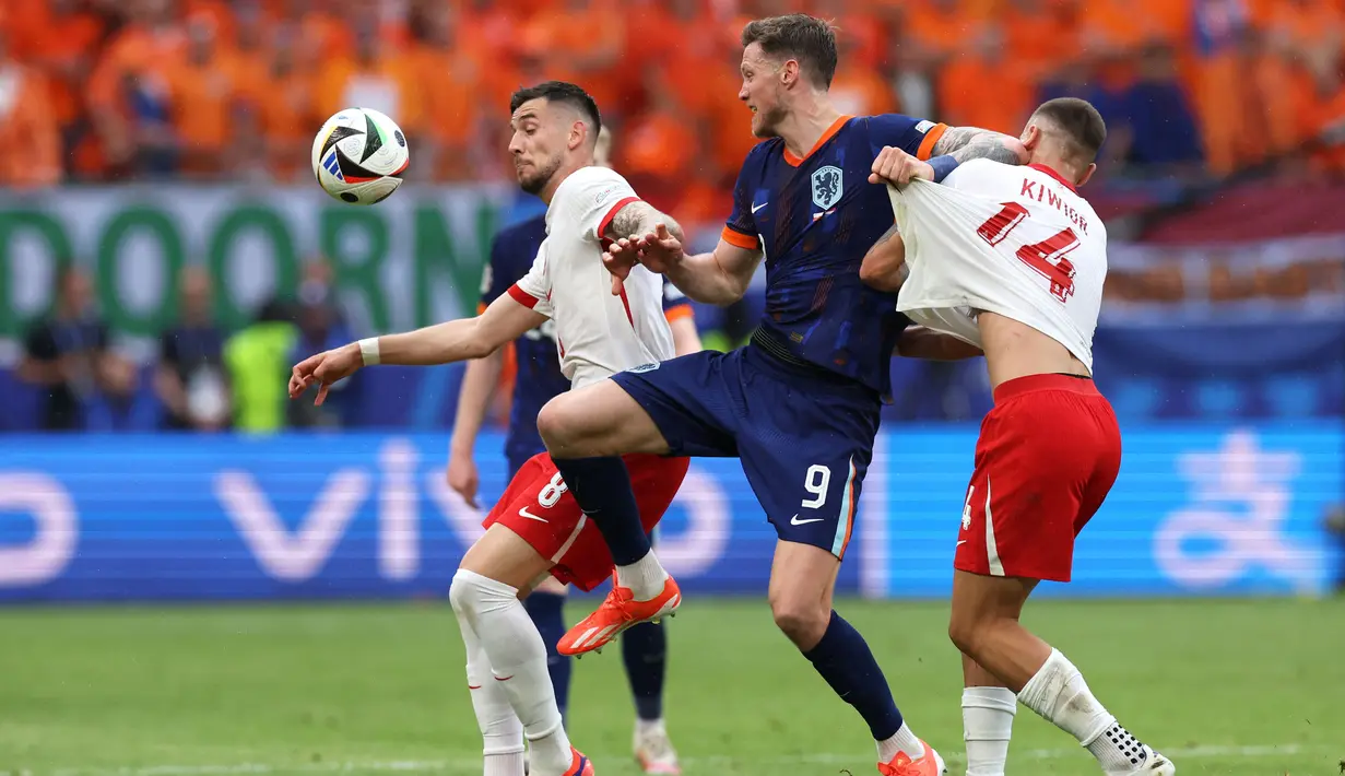 Timnas Belanda sempat tertinggal di menit ke-16, lewat gol Adam Buksa. (Ronny HARTMANN/AFP)