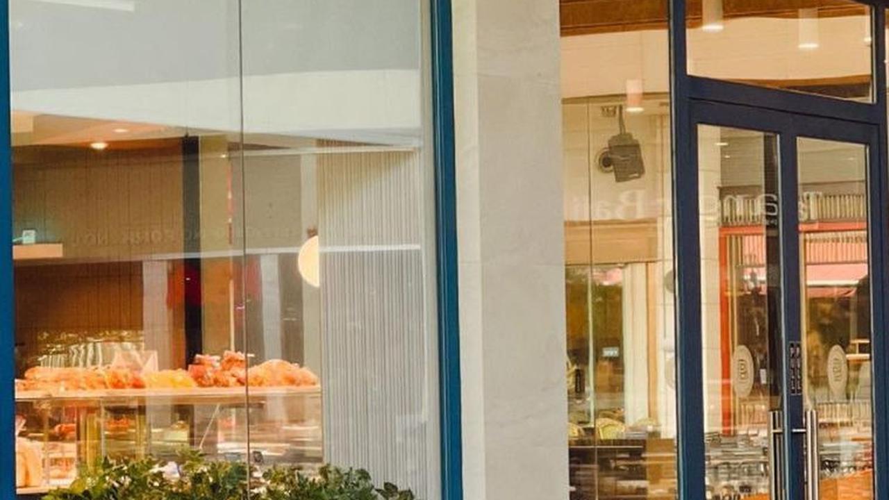 Paris Baguette adalah bukti nyata bahwa cita rasa yang lezat dan inovasi dapat menghadirkan kesuksesan yang tak terhentikan. Dari Korea Selatan hingga Indonesia, Paris Baguette terus memukau hati para pecinta kuliner dengan makanan berkualitas tinggi dan 