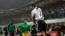 Striker Juventus, Cristiano Ronaldo berselebrasi usai mencetak gol ke gawang AC Milan pada lanjutan Liga Serie A Italia di stadion San Siro, Milan (11/11). Juventus menang 2-0 atas AC Milan. (AP Photo / Luca Bruno)