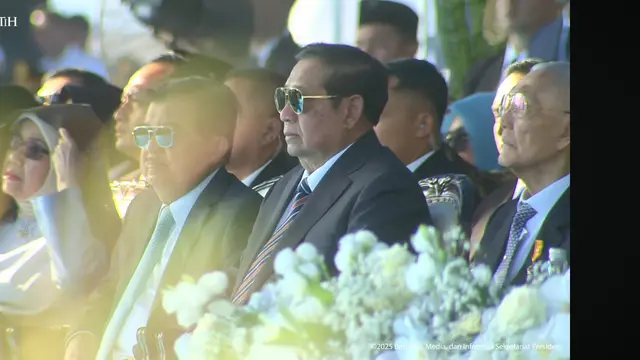 Presiden keenam RI Susilo Bambang Yudhoyono (SBY), Wakil Presiden keenam RI Try Sutrisno, Wapres ke-10 dan ke-12 Jusuf Kalla (JK), hingga Wapres ke-13 Ma'ruf Amin, menghadiri HUT ke-79 Bhayangkara di Monas, Jakarta, Selasa (1/7/2025). (Tangkapan layar)