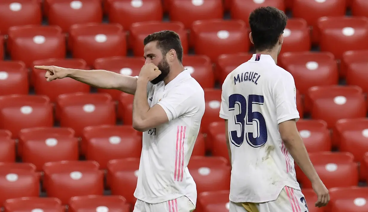 Pemain Real Madrid, Nacho Fernandez, melakukan selebrasi usai mencetak gol ke gawang Athletic Bilbao pada laga Liga Spanyol di Stadion San Mames, Minggu (16/5/2021). Real Madrid menang dengan skor 1-0. (AFP/Ander Gillenea)